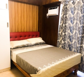 For Rent: 2 Bedroom at Zinnia Towers on Carousell
