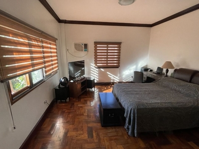 For sale a 3 br with maids room with parking near Roxas blvd on Carousell