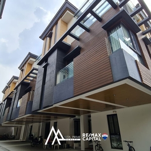 For Sale Brand New Luxury Single-Detached Town house in New Manila on Carousell
