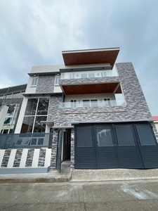 For sale house and lot in Greenwoods executive village pasig on Carousell