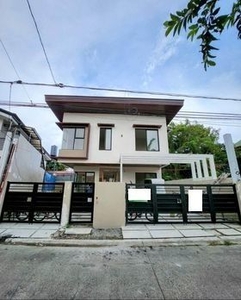 FOR SALE: HOUSE AND LOT WITH JACUZZI IN BF HOMES PARANAQUE on Carousell
