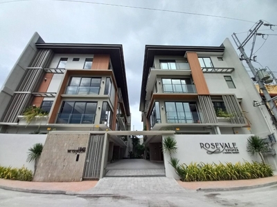 FOR SALE: Stunning 4-Storey Townhouse in Rosevale Estates