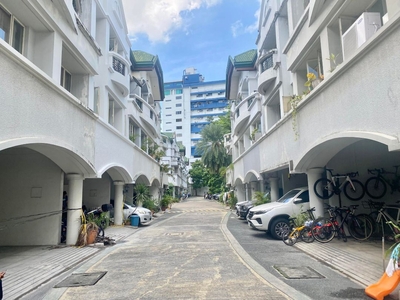 FOR SALE TOWNHOUSE 3 Storey on Carousell