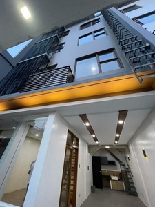 For sale townhouse in edsa Quezon city on Carousell