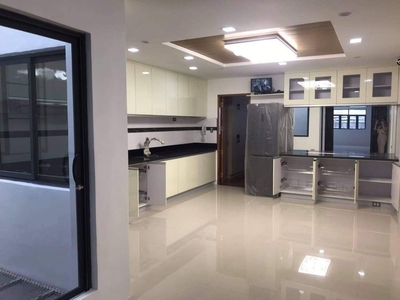 For Sale Townhouse in Scout area on Carousell