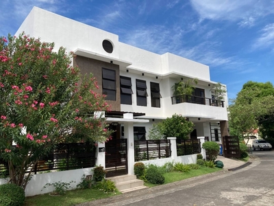 House and lot for sale in BF Homes on Carousell