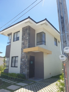 House & lot for sale in Vermosa Cavite Imus daang hari on Carousell