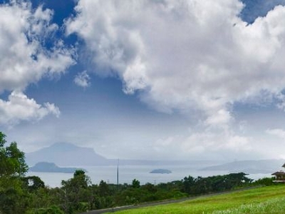Land for sale in Tagaytay highlands with lake view on Carousell
