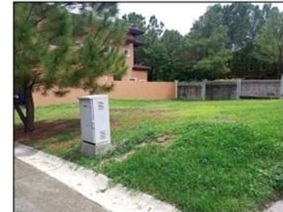 lot for sale in portofino courtyard 2 on Carousell