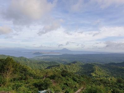 Lot for sale with mountain view on Carousell
