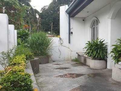 Lot with old structure for sale in Paranaque near Sucat - 300sqm on Carousell
