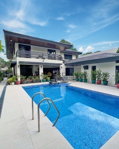 MODERN HOUSE WITH POOL For Sale in Ayala Alabang Village