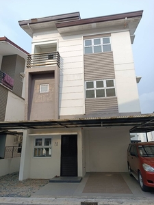 QUEZON CITY CULIAT 3 STOREY HOUSE AND LOT FOR SALE on Carousell
