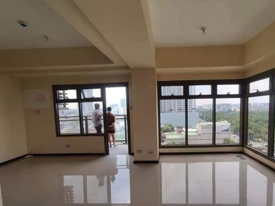 Rent to own Condo in Pasay The Radiance Manila Bay 5% lipat agad 30 days on Carousell