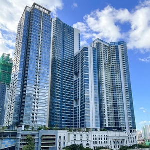 Rush sale Uptown parksuites tower 2 Prime 1 BR 46.5sqm View of Uptown on Carousell