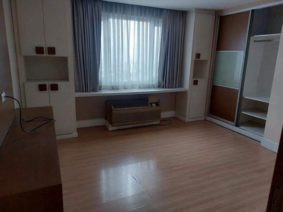 Swire Elan condo for sale 40 sqm with parking on Carousell
