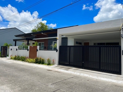 Three bedrooms house for sale near Marquee mall Angeles Pampanga on Carousell