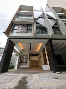 Townhouse For Sale in Tomas Morato