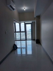 Uptown Parksuites 1BR Unit for LEASE on Carousell