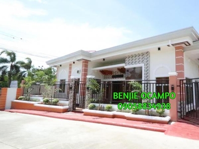 Bungalow House 5 Bedrooms 4 Toilet and Bath 233sqm