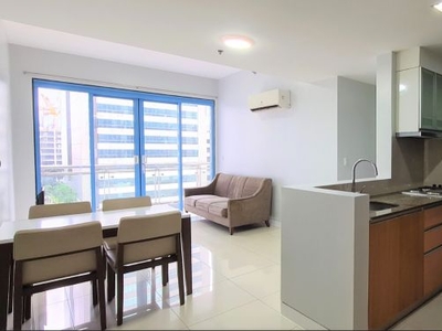 Spacious Corner 2 bedrooms with Balcony in Three Central