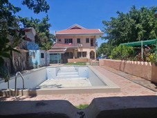 House and lot with Pool in Lapu2x