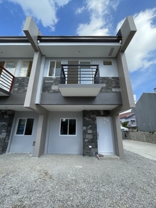 Townhouse For Sale In Ugong, Valenzuela