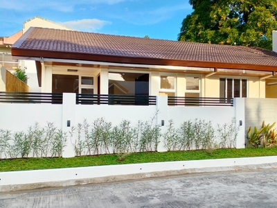 Modern Bungalow with Swimming Pool in BF Homes Paranaque
