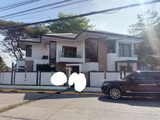2STOREY HOUSE AND LOT IN BATASAN HILLS QC