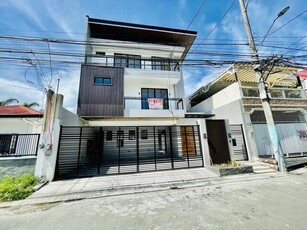 House For Sale In Moonwalk, Paranaque