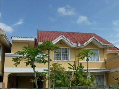 2 story house with 3 bedrooms in Foggy heights village for sale