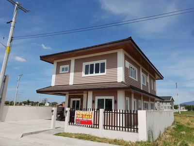 4 BR w/ T&B, 2 Carport, House & Lot For Sale , WoodGrove, San Fernando, Pampanga