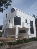 New, modern design 3 storey house