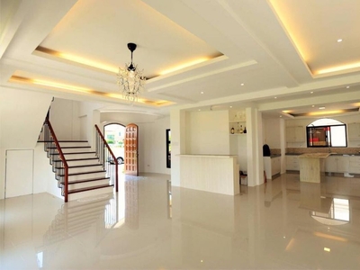 Ayala Alabang House 720sqm with Pool 4 Bedrooms