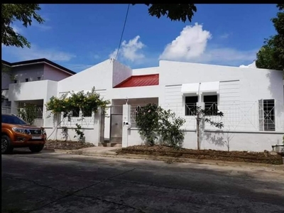 For Rent: 5 Bedroom House in Levitown Executive in Better Living, Parañaque