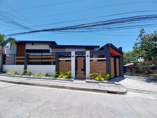 House For Sale In Talon Singko, Las Pinas