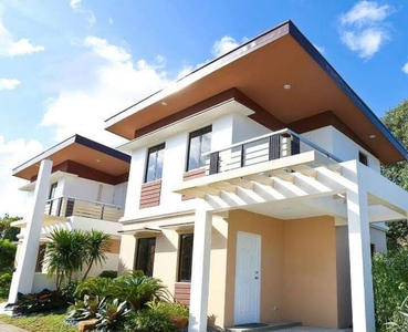 2 Storey with single attached For Sale near SM/Robinsons Dasmarinas