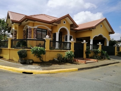 Bungalow House & Lot 3 Bedroom for Sale in Tagaytay Heights Subdiv - First Owner