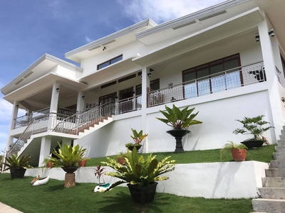 House for saleOverlooking Property with Excellent Ocean View at Baclayon