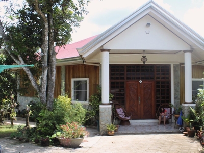Villa with Pool and Garden (near Tagaytay)