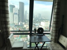 Corner unit with the view of Makati Skyline and Rockwell