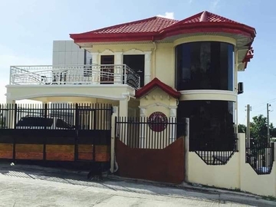 OWN THIS BEAUTIFUL HOUSE INSIDE AN EXCLUSIVE SUBDIVISION