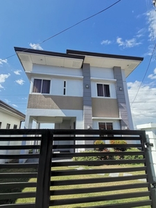 Townhouse For Sale In Longos, Malolos