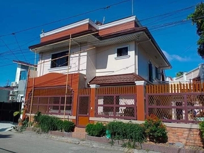 3 Storey House for Sale i Santa rosa City, Laguna