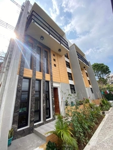 Townhouse For Sale In Guisad Central, Baguio