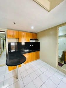 1 BR MAKATI EXECUTIVE TOWER 2 FOR RENT on Carousell