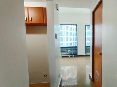 Affordable Executive Studio Condo For Lease at Eastwood Parkview QC on Carousell