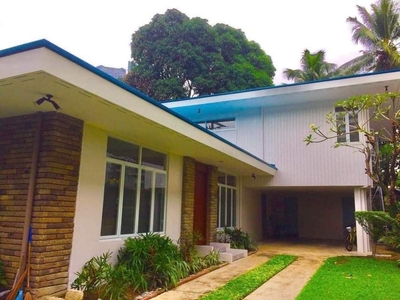 FIRE SALE-HOUSE AND LOT IN BELAIR MAKATI on Carousell