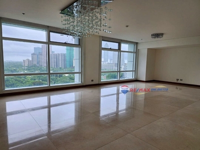 FOR SALE: Two Roxas Triangle 3-Bedroom on Carousell
