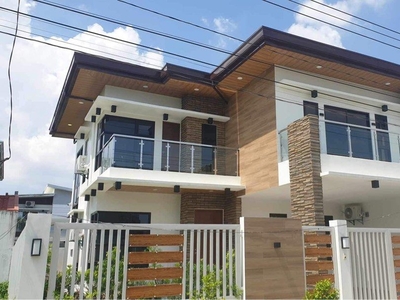 Four Bedrooms house For Sale in Angeles Pampanga near Clark on Carousell